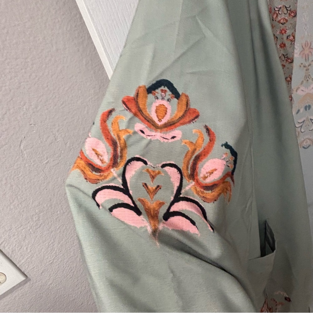 Shayla Laurel Green Satin Floral Cheetah Robe Big Cats Lounge Spa Relaxation OS - Picture 4 of 13